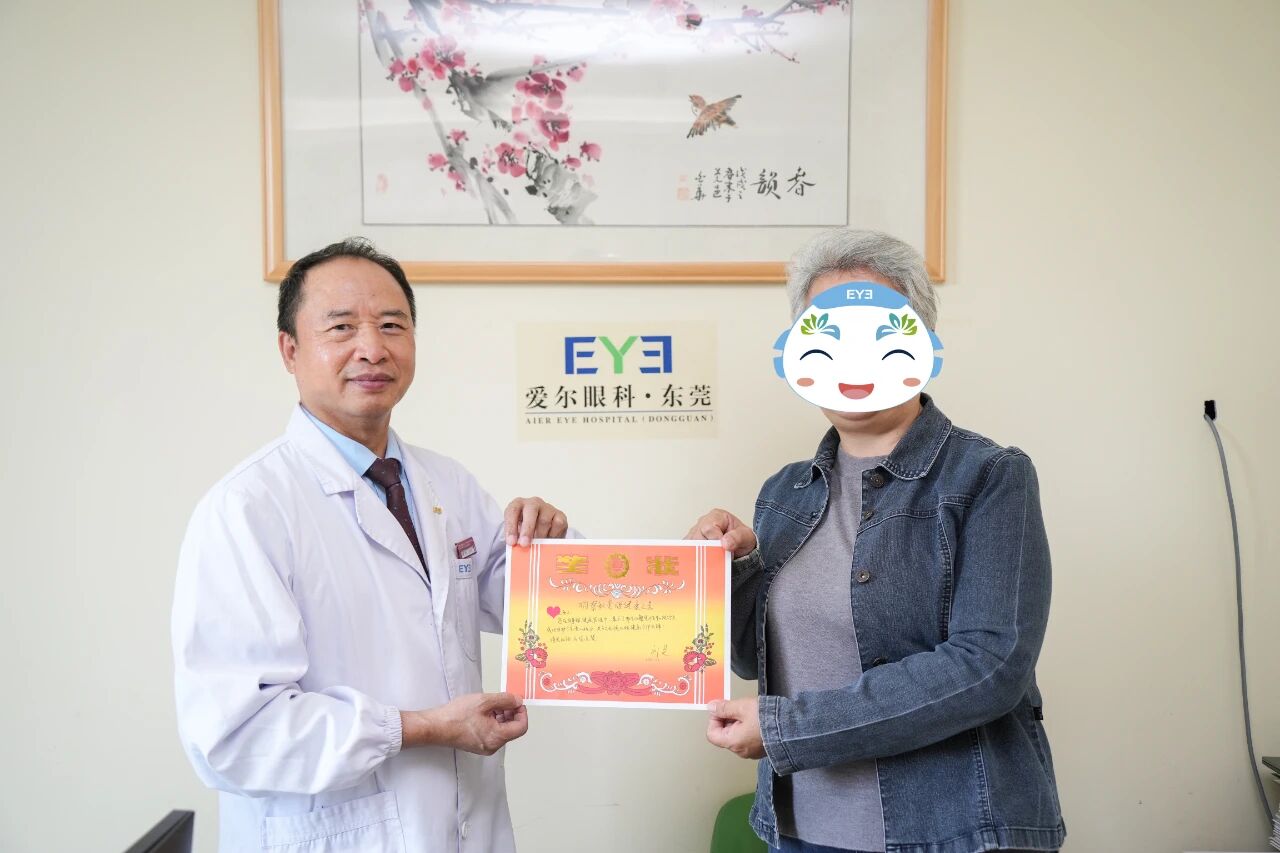 暖心瞬间 | 刘斐院长为这位患者“发奖状”，背后故事太治愈